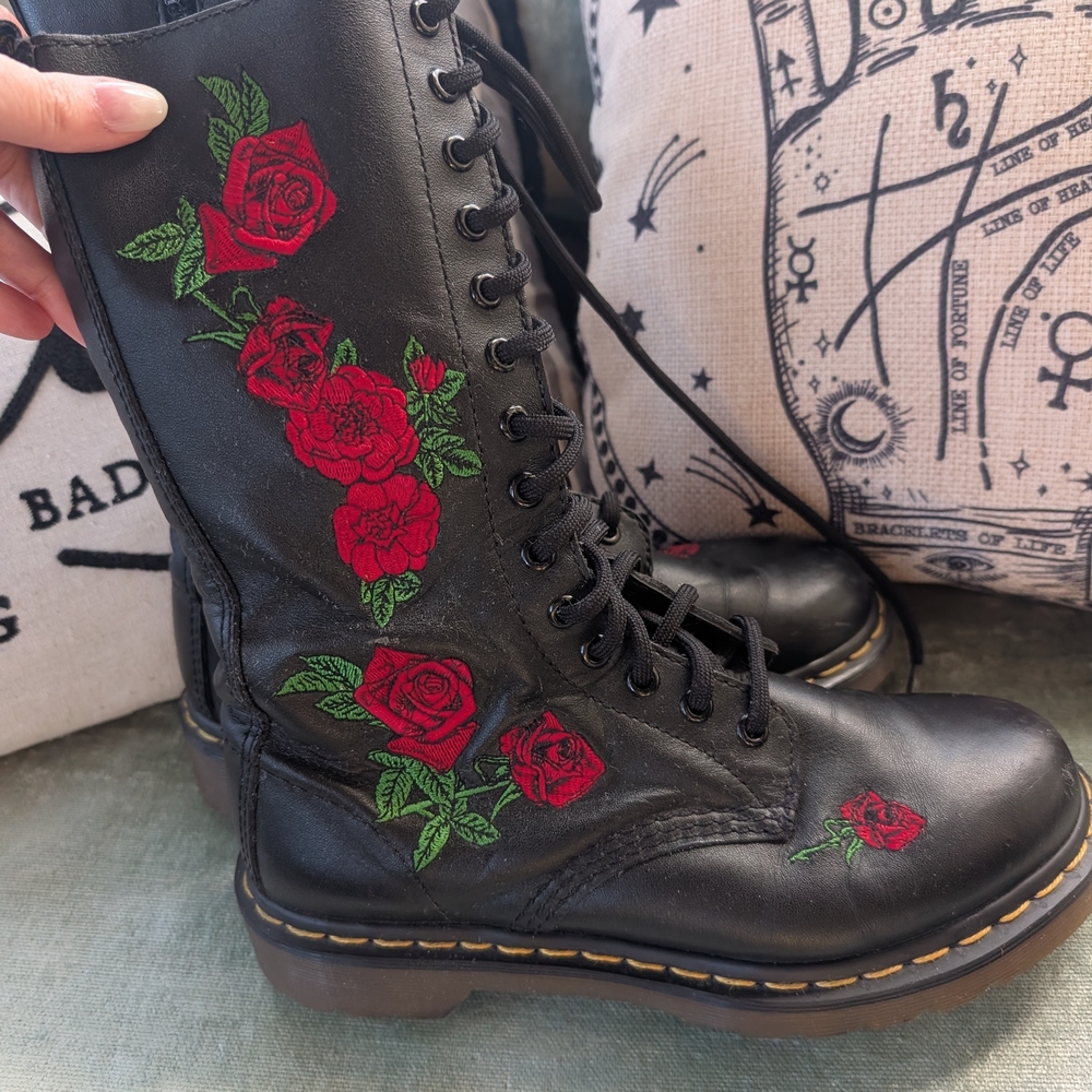 Black Women's Lace-Up Boots with Red Rose Embroidery - Doc martens